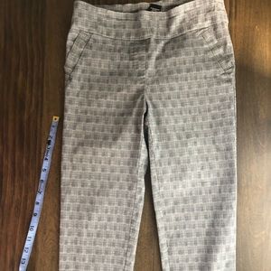 LADIES PANTS SIZE PETITE MEDIUM. STRETCH.